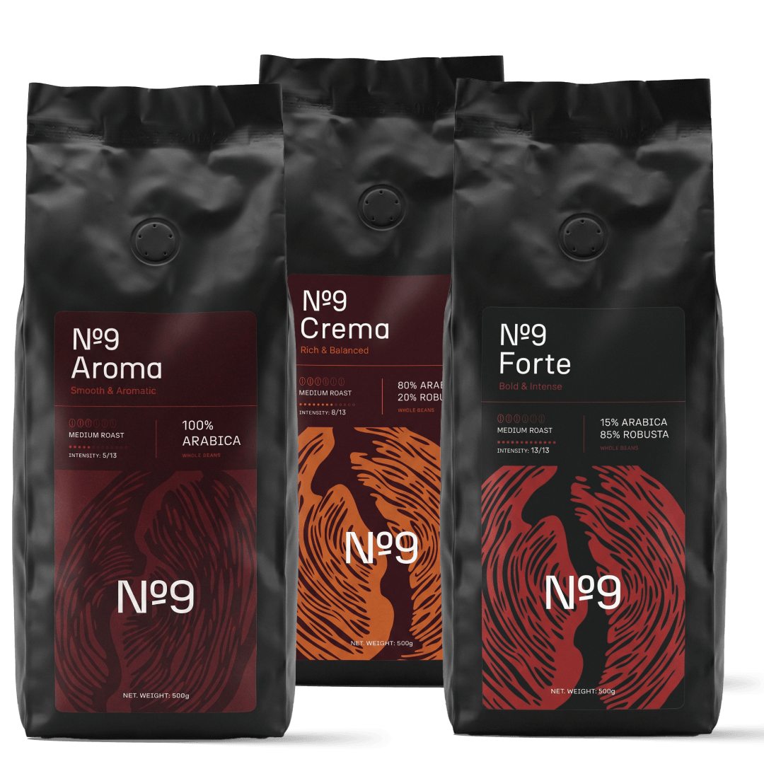 Tri 500 g vrečke kave v zrnju No.9 Caffè: Aroma s 100 % arabike, Crema z 80 % arabike in 20 % robuste ter Forte s 15 % arabike in 85 % robuste.